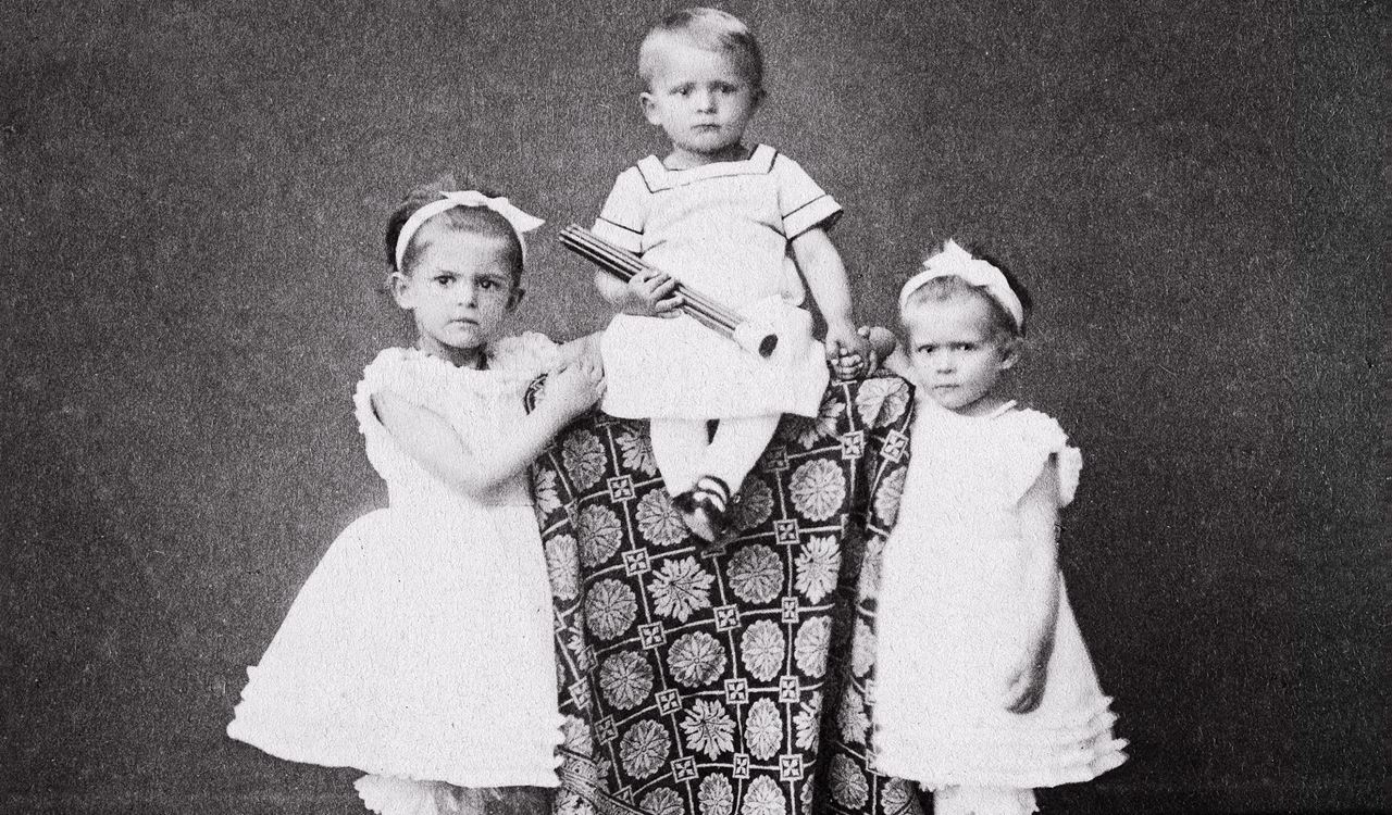 La fille Ottilie avec son frère Lothar et sa sœur Sophie